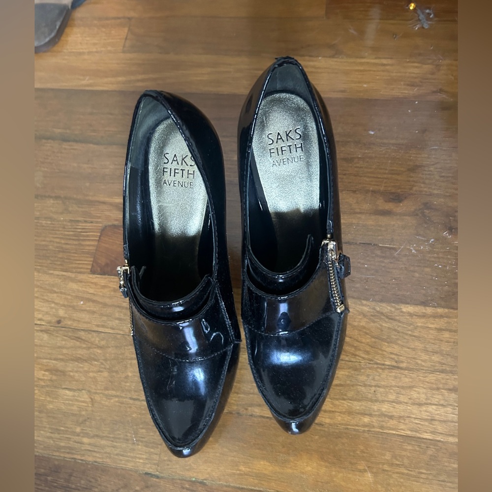 Saks Fifth Avenue Cate black Patent Leather booties heels
